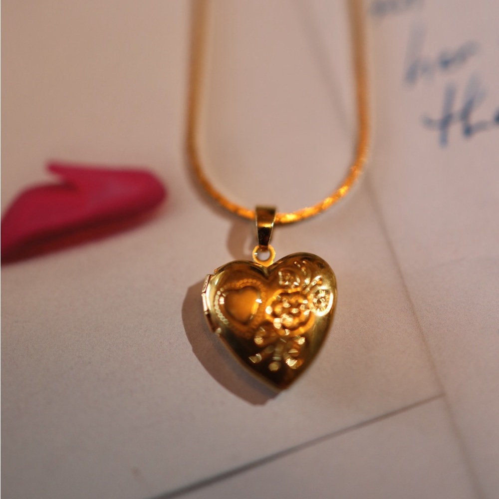 VINTAGE locket 🫶🏼 - Picture 2 of 2